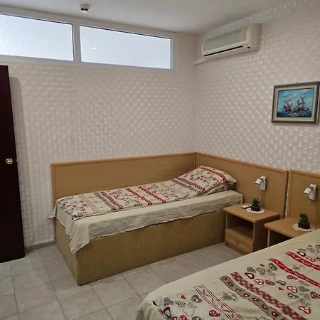 Apartment 3 Bedroom In Sunny Miramar Palaz *