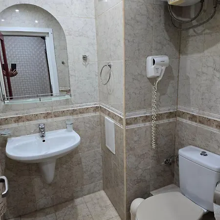 Apartment 3 Bedroom In Sunny Miramar Palaz