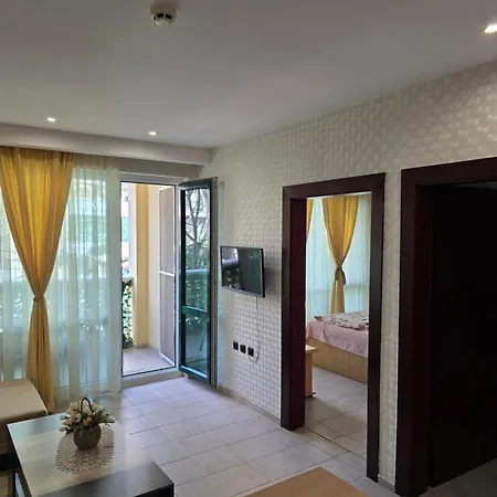Apartment 3 Bedroom In Sunny Miramar Palaz