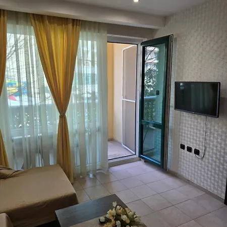 3 Bedroom In Sunny Miramar Palaz Slantschew brjag