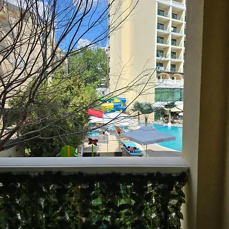 Apartment 3 Bedroom In Sunny Miramar Palaz